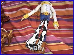 2005 Hasbro Toy Story Woody Jessie Pull String Talking Dolls With Hats Accessories